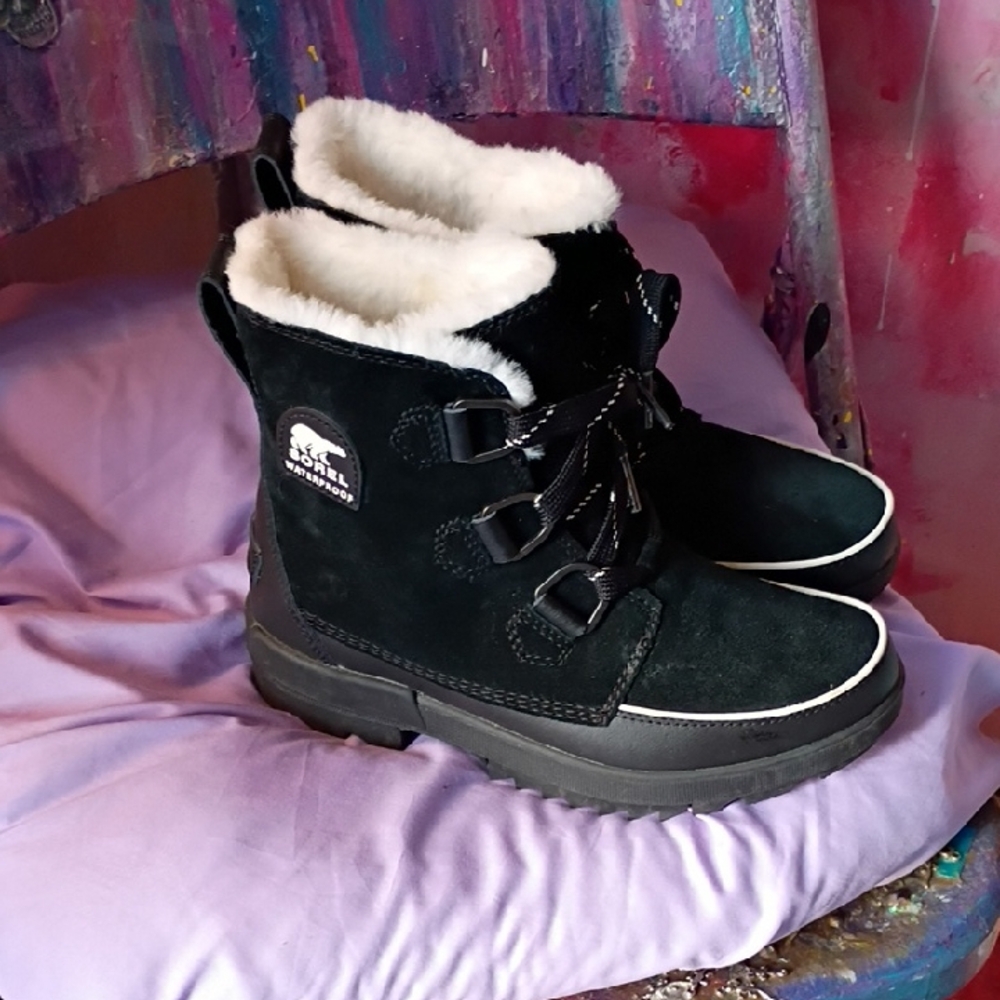 Sorel Black Boots with Cream Fur